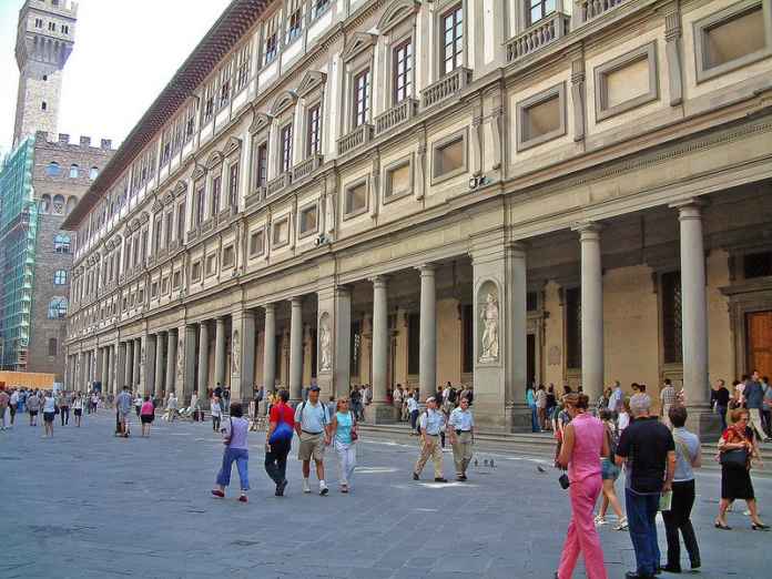 Touring Uffizi Gallery