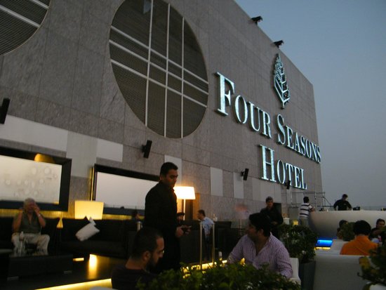 Four Seasons hotel, 