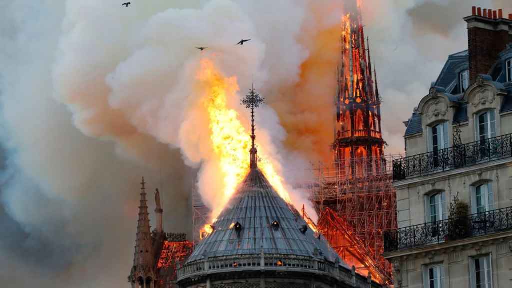  Notre Dame Cathedral in Paris caught Fire