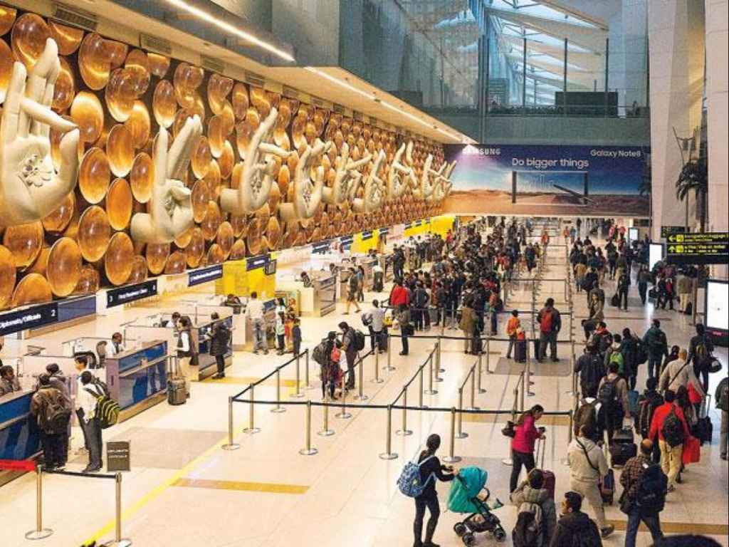 places to visit near delhi airport during layover