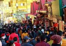 crowd in Manali
