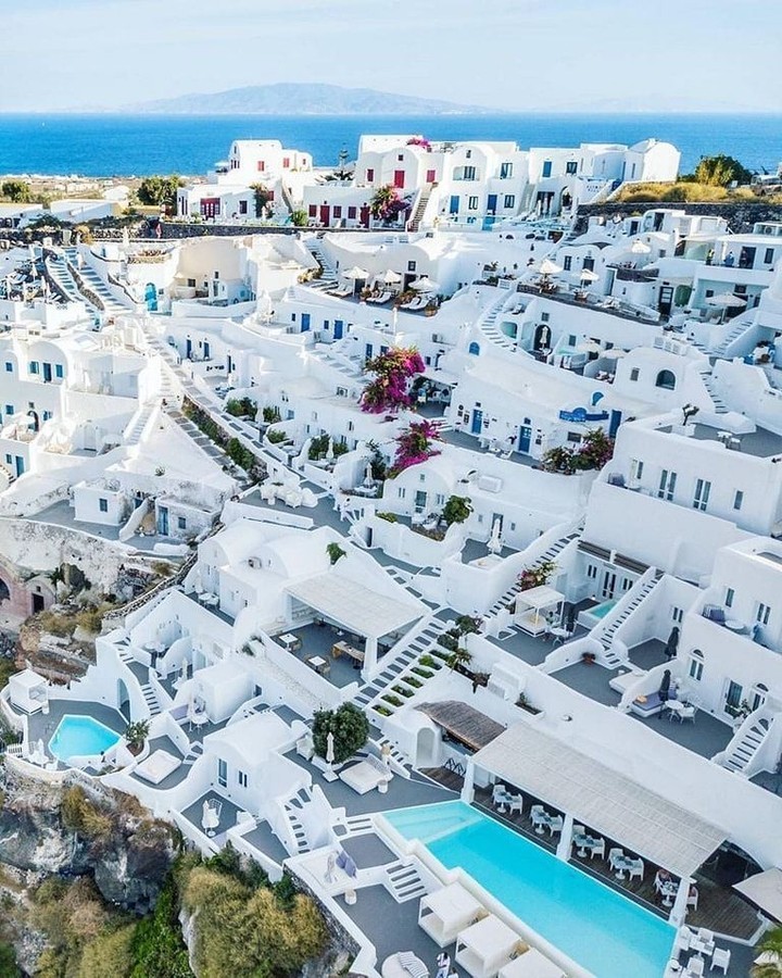 Spa-Resort-in-Santorini